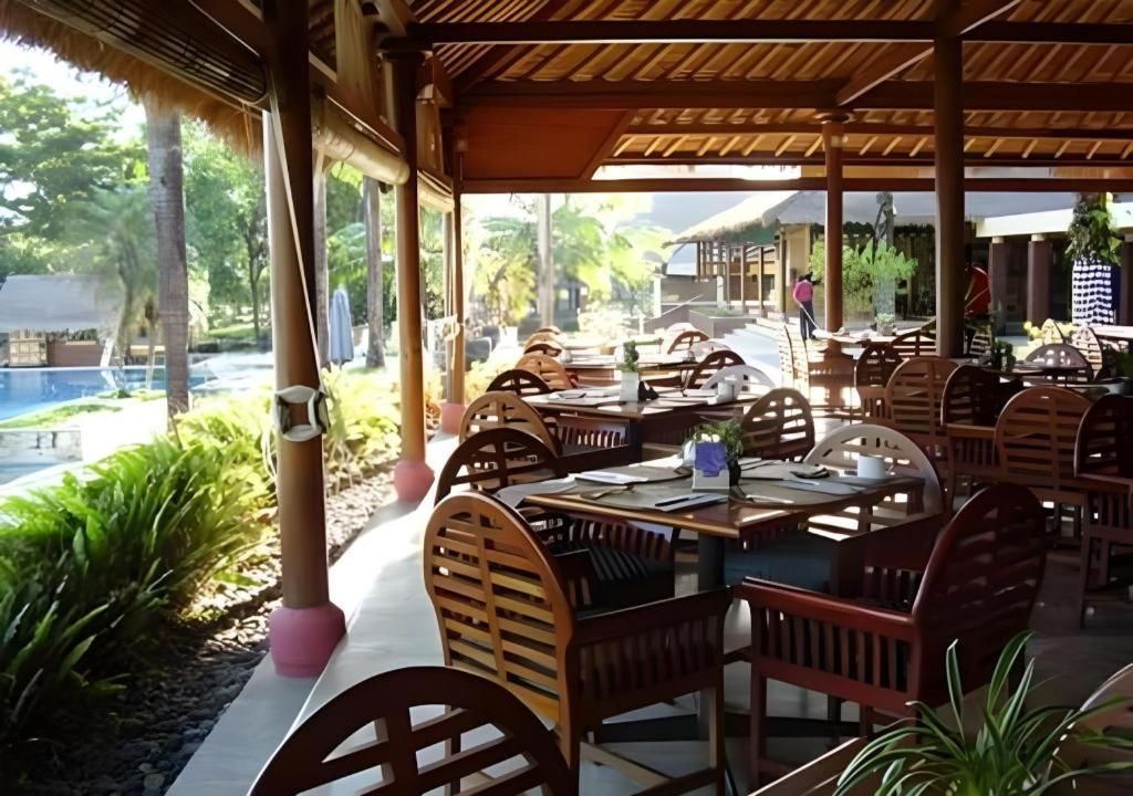 Tanjung Lesung Beach Hotel Esterno foto